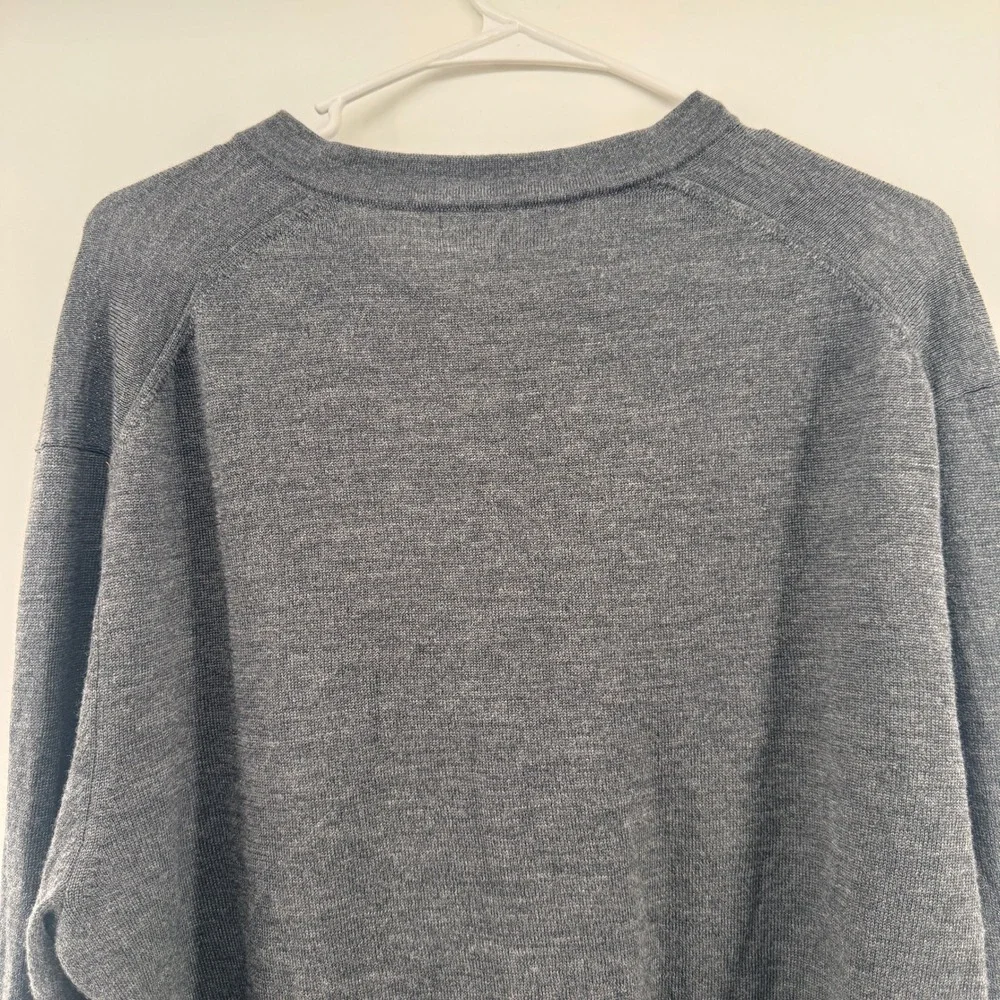 Merion Wool Banana Republic Men XL Charcoal Gray V-Neck Sweater Knit Top Classic